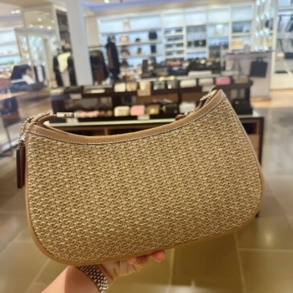 💅💅Coach Teri Shoulder Bag In Latte CR350 💅💅 - Picture 2 of 7